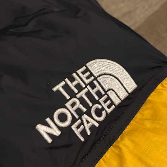 The North Face 1996 Retro Nuptse Puffer Vest - Picture 4 of 8